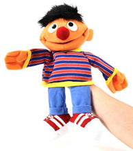 Carica l&#39;immagine nel visualizzatore di Gallery, United Labels 0.800.929 - Puppet Sesame Street Ernie, Circa 35 cm - Ilgrandebazar