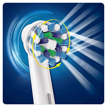 Carica l'immagine nel visualizzatore di Gallery, Oral-B 4210201207238 CrossAction - Testine di ricambio con 4 pezzi