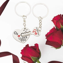 Carica l&#39;immagine nel visualizzatore di Gallery, TRIXES Portachiavi San Valentino a Cuore e Chiave con Freccia Argento / Cromo - Ilgrandebazar