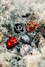 Carica l&#39;immagine nel visualizzatore di Gallery, Rosa Eterna fatta di Ferro Battuto Rosso con piedistallo - Forgiata a Mano - Ilgrandebazar