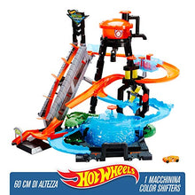 Carica l&#39;immagine nel visualizzatore di Gallery, Hot Wheels FTB67 Mega Autolavaggio Playset per Macchinine con Pista...