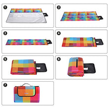 Carica l'immagine nel visualizzatore di Gallery, SONGMICS GCM61C, Coperta da Picnic, in Pile, Impermeabile Unisex-Adult, Quadrati Rossi + Blu, 195 x 150 cm