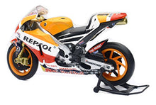 Carica l&#39;immagine nel visualizzatore di Gallery, NewRay Honda Repsol RC212V, Scala 1:12, 2014 Marc Marquez 93