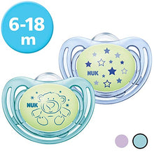 Carica l&#39;immagine nel visualizzatore di Gallery, NUK 10176245 Freestyle Night - Ciuccio ortodontico in silicone, 6-18 mesi, 2... - Ilgrandebazar