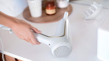 Carica l&#39;immagine nel visualizzatore di Gallery, Philips HP8232/00 ThermoProtect Ionic Asciugacapelli, 2200 W, Bianco