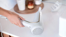 Carica l'immagine nel visualizzatore di Gallery, Philips HP8232/00 ThermoProtect Ionic Asciugacapelli, 2200 W, Bianco