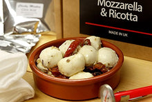 Carica l&#39;immagine nel visualizzatore di Gallery, Cheesy Bacon Box - Kit per la preparazione del formaggio e kit cura...