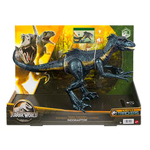 Carica l&#39;immagine nel visualizzatore di Gallery, Jurassic World - Indoraptor Dinosauro Cerca e Attacca con attrezzatura di tracciamento e 3 funzionalità di attacco, Giocattolo per Bambini 4+ Anni, HKY12