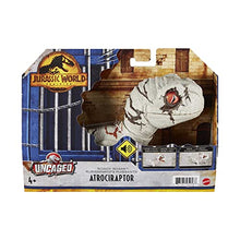 Carica l&#39;immagine nel visualizzatore di Gallery, Jurassic World - Dominion Creature Ruggenti, Action Figure Dinosauro Atrociraptor, con movimenti e Suoni interattivi Che Si attivano al Tocco, Giocattolo e Regalo per Bambini 4+ Anni, GWY57