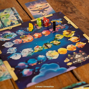 Asmodee - Dixit: Disney - Gioco da Tavolo di Fantasia e Immaginazione con i Personaggi Disney, 3-6 Giocatori, 8+ Anni, Edizione in Italiano