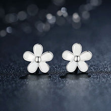 Carica l'immagine nel visualizzatore di Gallery, Bamoer 925 sterling Silver Darling Daisy orecchini con smalto bianco lucido... - Ilgrandebazar