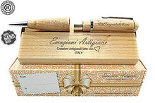 Carica l&#39;immagine nel visualizzatore di Gallery, Penna Regalo Originale in Legno Multifunzione USB 32Gb, per: Laurea,...