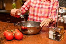 Carica l&#39;immagine nel visualizzatore di Gallery, Juvo Oil - Set per Olio, aceto, Sale e Pepe, 5 Pezzi, Due da 266 ml, da...