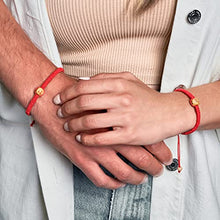 Carica l&#39;immagine nel visualizzatore di Gallery, ELCORDONROJO Bracciali Coppia Filo Rosso del Destino, Idee Regalo Donna e Uomo, Fidanzato, Anniversario per Lui, Compleanno, San Valentino, Natale. (Filo Rosso del Destino)