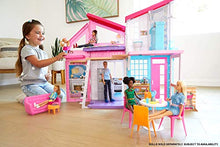Carica l&#39;immagine nel visualizzatore di Gallery, Barbie- La Nuova Casa di Malibu, Playset Richiudibile su Due Piani con Accessori, 61 cm, Giocattolo per Bambini 3+ Anni, FXG57 - Ilgrandebazar