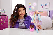 Carica l&#39;immagine nel visualizzatore di Gallery, Barbie - Barbie Extra Fly, bambola viaggiatrice con look a tema neve, tuta rosa luccicante e cappotto alla moda, 15+ accessori per lo styling inclusi, giocattolo per bambini, 3+ anni, HPB16