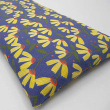 Carica l&#39;immagine nel visualizzatore di Gallery, Cuscino per occhi &quot;Yelow Flowers&quot; | Semi di lavanda e riso | Yoga,... - Ilgrandebazar