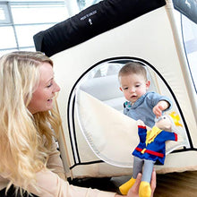 Carica l'immagine nel visualizzatore di Gallery, Hauck Lettino da Viaggio Dream N Play Plus - Culla Neonato fino a 15kg - Letto Pieghevole 60x120cm - Box Bambini con Uscita Laterale - Borsa Inclusa - Beige