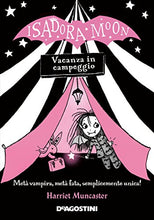 Carica l'immagine nel visualizzatore di Gallery, Vacanza in campeggio. Isadora Moon (Italiano) Copertina flessibile – 27...