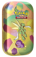 Carica l&#39;immagine nel visualizzatore di Gallery, Pokémon Miniscatola da collezione Scarlatto e Violetto-151 del GCC Scyther (due buste di espansione, una moneta e una carta con illustrazione), edizione in italiano, 210-60387