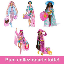 Carica l&#39;immagine nel visualizzatore di Gallery, Barbie - Barbie Extra Fly, bambola viaggiatrice con look a tema neve, tuta rosa luccicante e cappotto alla moda, 15+ accessori per lo styling inclusi, giocattolo per bambini, 3+ anni, HPB16