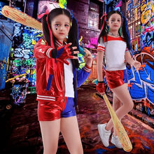 Carica l&#39;immagine nel visualizzatore di Gallery, Forfamy Costume Halloween Bambina, Harley Queen Cosplay Outfit con Gonfiabile Mazza da Baseball Giacca Maglietta Pantaloncini Guanto Collana e Parrucca per Carnevale Halloween (140)
