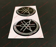 Carica l&#39;immagine nel visualizzatore di Gallery, Stemma logo decal YAMAHA, coppia adesivi resinati, effetto 3D. Colore: nero...