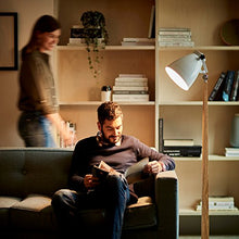 Carica l'immagine nel visualizzatore di Gallery, AmazonBasics Lampadina LED E27, 14W (equivalenti a 100W), Confezione da 2