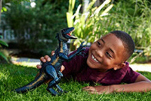 Carica l&#39;immagine nel visualizzatore di Gallery, Jurassic World - Indoraptor Dinosauro Cerca e Attacca con attrezzatura di tracciamento e 3 funzionalità di attacco, Giocattolo per Bambini 4+ Anni, HKY12
