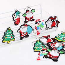 Carica l'immagine nel visualizzatore di Gallery, FLOFIA 48pz Portachiavi Natale Natalizio Giocattoli Portachiavi in PVC per Donna Uomo Bambini Portachiavi Regalo Ciondolo Ricordo per Bomboniere Festa Natale (6 Modelli)