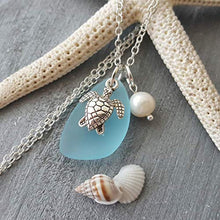 Carica l&#39;immagine nel visualizzatore di Gallery, Realizzato a mano in Hawaii, baia turchese collana di vetro blu del mare, il...