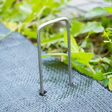 Carica l&#39;immagine nel visualizzatore di Gallery, Picchetti Telo Pacciamatura Erba Sintetica Made in Italy ZINCATI Ancoraggio...