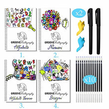 Carica l&#39;immagine nel visualizzatore di Gallery, GROOVE Calligraphy 4 Quaderni Riutilizzabili, A4 con Scanalature Premium, Alfabeto, Corsivo, Numeri, Disegni+2 Penne Magiche+10 Inchiostro+2 Correttori di Postura delle Dita