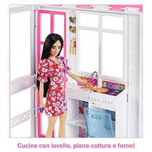 Carica l&#39;immagine nel visualizzatore di Gallery, Barbie - Barbie Casa con bambola, a 2 piani e con 4 aree da gioco, completamente arredata, Giocattolo per Bambini 3+ Anni, HHY40