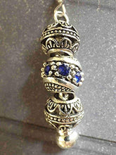 Carica l&#39;immagine nel visualizzatore di Gallery, Orecchini Charms modello Thurcolas Manhattan con perline in metallo e...