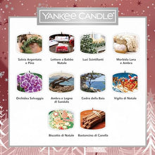 Carica l&#39;immagine nel visualizzatore di Gallery, Set regalo Yankee Candle | 10 candele profumate e 1 portacandele | Collezione Bright Lights | Regali di Natale perfetti per le donne