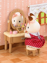 Carica l&#39;immagine nel visualizzatore di Gallery, SYLVANIAN FAMILIES- TAV Beauty+sgab (pers escl) Sistema di Gioco,...