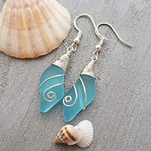 Carica l&#39;immagine nel visualizzatore di Gallery, Realizzato a mano in Hawaii, filo avvolto Saluto baia turchese orecchini blu...