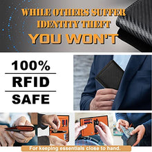 Carica l'immagine nel visualizzatore di Gallery, TEEHON® Portafoglio Uomo RFID Blocking Pelle Carbonio con 11 Porta Carte di Credito, 2 Finestra ID, Portamonete Cerniera, 2 Scomparti Banconote, Portafogli Uomo Trifold Verticale - Nero e Arancione