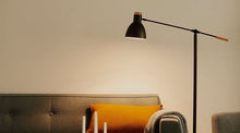 Carica l&#39;immagine nel visualizzatore di Gallery, AmazonBasics Lampadina LED E27, 14W (equivalenti a 100W), Luce Bianca Calda - Pacco da 6