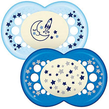 Carica l&#39;immagine nel visualizzatore di Gallery, MAM - Set di 2 succhietti che si illuminano al buio, con custodia Blu (Blue) - Ilgrandebazar