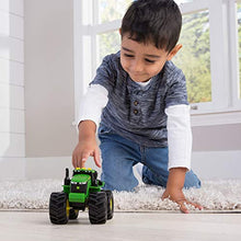 Carica l'immagine nel visualizzatore di Gallery, TOMY Monster Treads John Deere Trattore Luci e Suoni, Multicolore, 46656