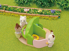 Carica l&#39;immagine nel visualizzatore di Gallery, NICI Sylvanian Families Nursery Set da Bagno