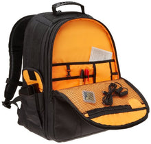 Carica l&#39;immagine nel visualizzatore di Gallery, AmazonBasics - Zaino per fotocamera reflex/laptop, colore Nero/Arancia