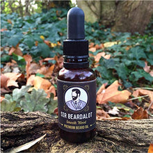 Carica l&#39;immagine nel visualizzatore di Gallery, Sir Beardalot Olio da Barba per distinti Signore - Legno avvolgente uomo...