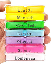 Carica l'immagine nel visualizzatore di Gallery, PortaPillole Settimanale (ITALIANO) Contenitore per Pillole CASSETTO, Colorat