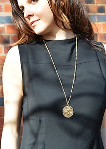 Ciondolo a forma di moneta / medaglione azteco con teschio, stile Pirati Gold - Ilgrandebazar