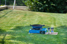 Carica l&#39;immagine nel visualizzatore di Gallery, Campingaz Camp Bistro 2 - Fornello Gas Portatile per Campeggio/Feste, Blu
