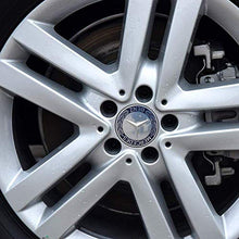 Carica l&#39;immagine nel visualizzatore di Gallery, IGGY 4X Tappi Coprimozzo Mercedes da 75mm per Borchie Cerchi Lega - Classe A...