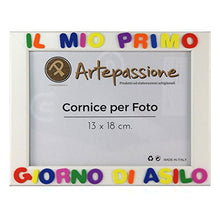 Carica l&#39;immagine nel visualizzatore di Gallery, Cornici per foto in legno con la scritta Il Mio Primo Giorno Di Asilo, da... - Ilgrandebazar